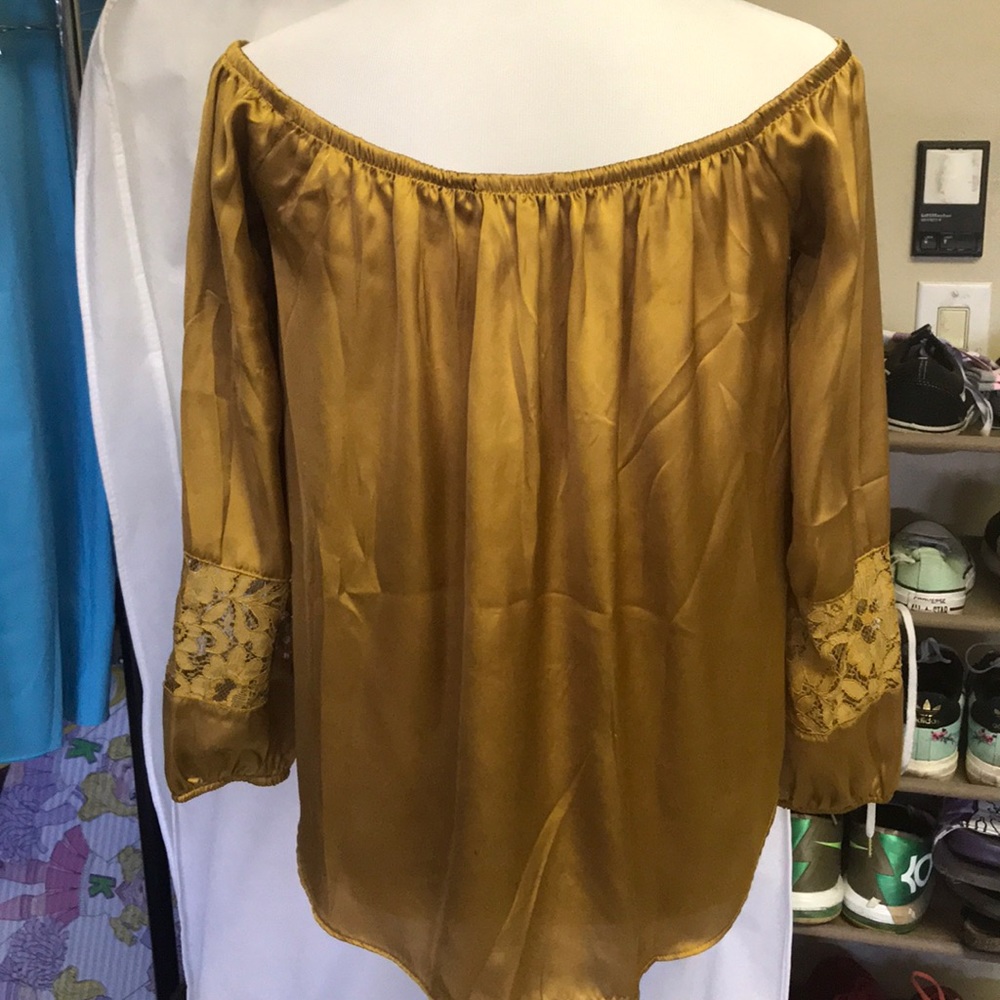 Off shoulder mustard top size medium